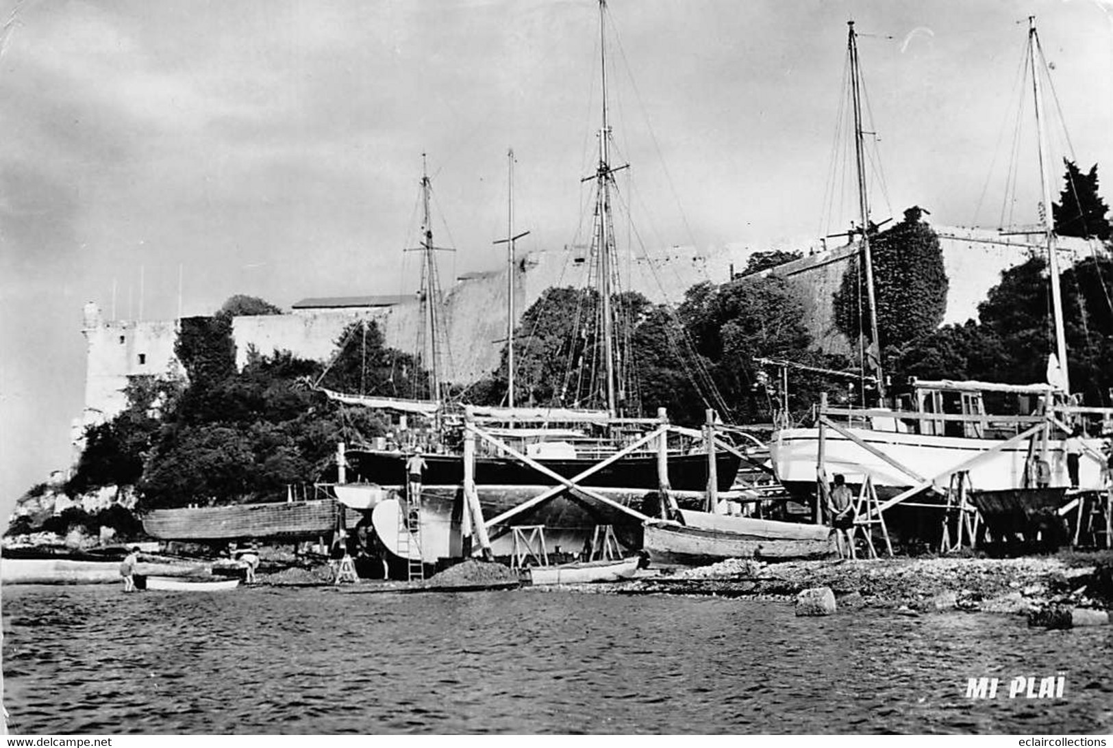 Île Sainte Marguerite        83        Chantiers De Bateaux. 10x15.   Année  1964    (voir Scan) - Cannes