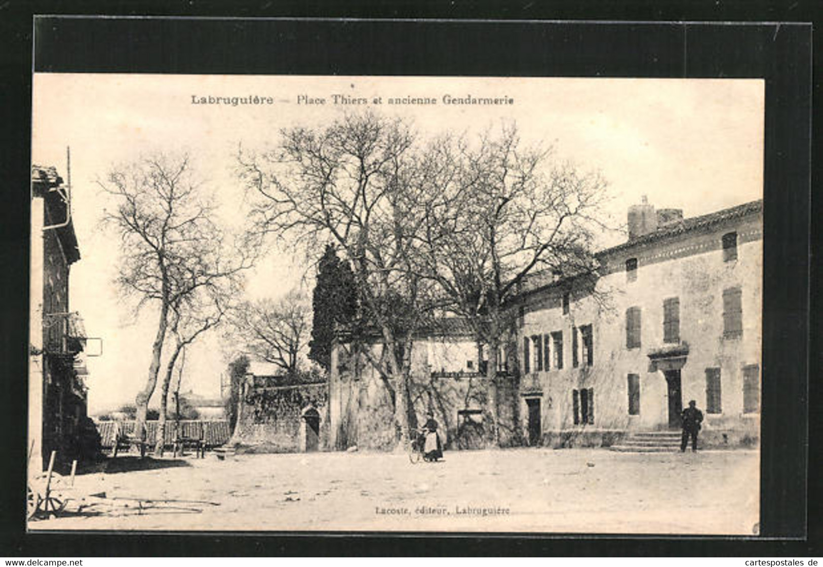 CPA Labruguière, Place Et Ancienne Gendarmerie - Labruguière