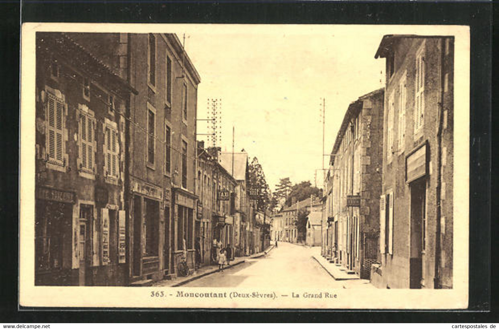 CPA Moncoutant, La Grand`Rue, Vue De La Rue - Moncoutant