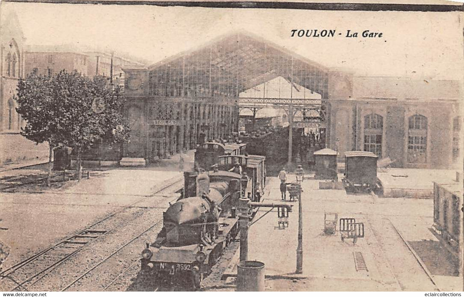 Toulon          83        Intérieur De La Gare .  Train  (voir Scan) - Toulon