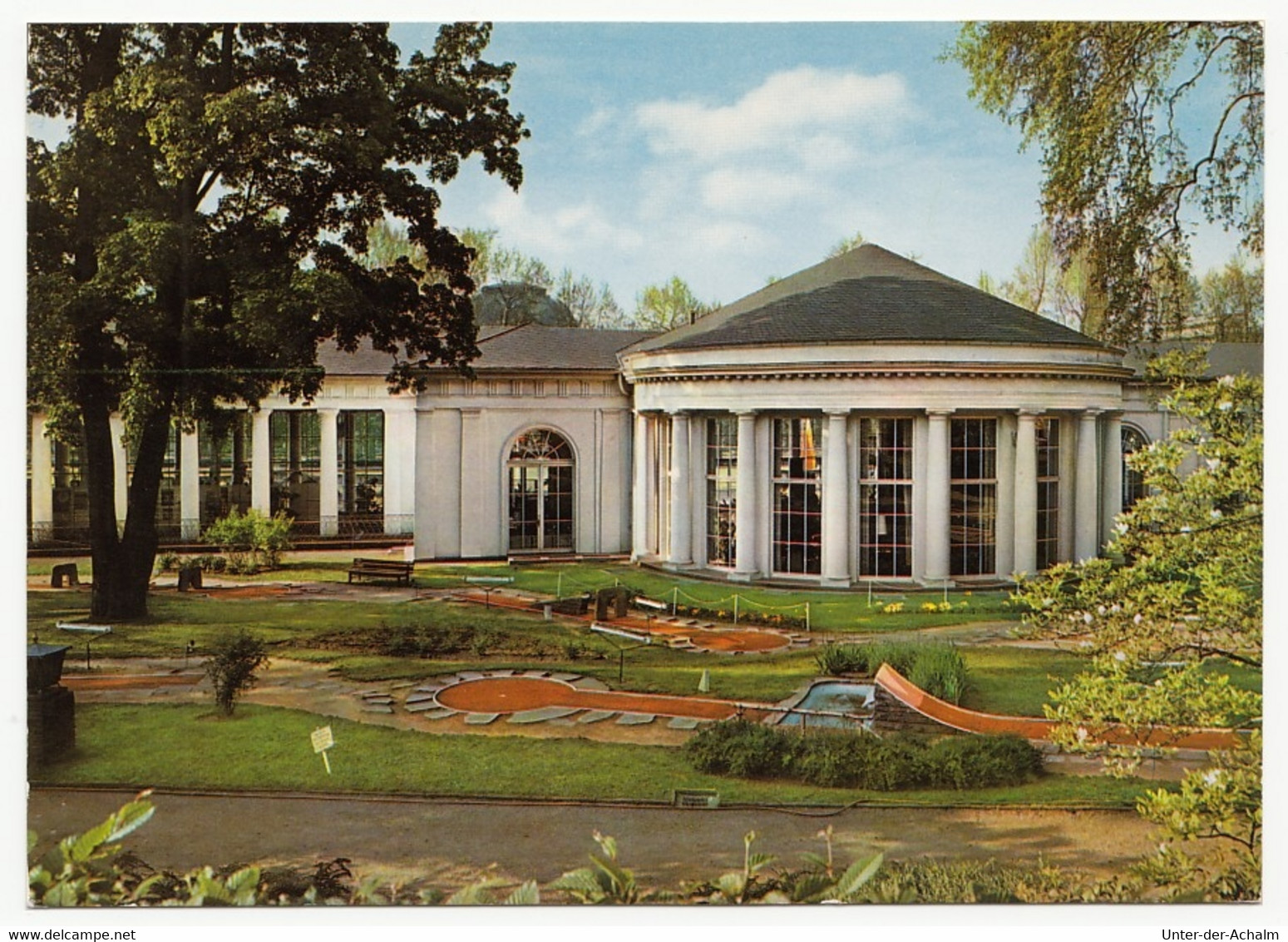 Kurstadt Wiesbaden - Gartengolfplatz Vor Der Brunnenkolonnade Mit Konzertpavillion - Wiesbaden