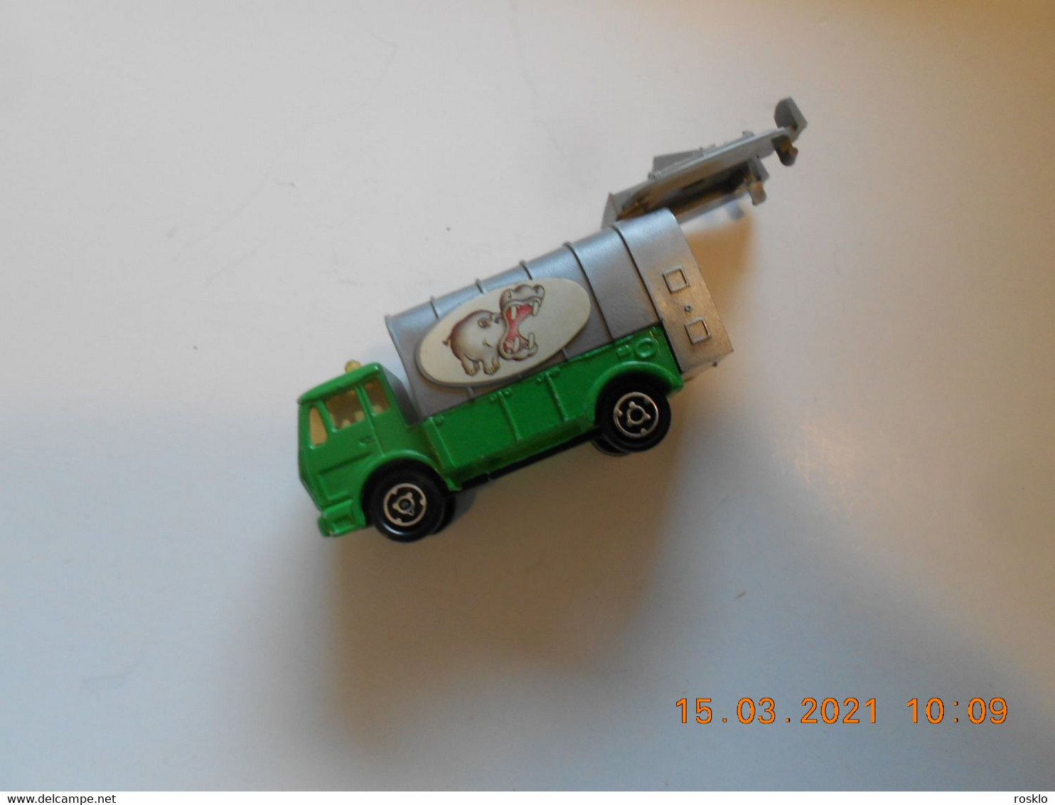 MAJORETTE 1970/80 / REF 218 / CAMION POUBELLE MERCEDES +STIKER HYPOPOTAME - Scala 1:160