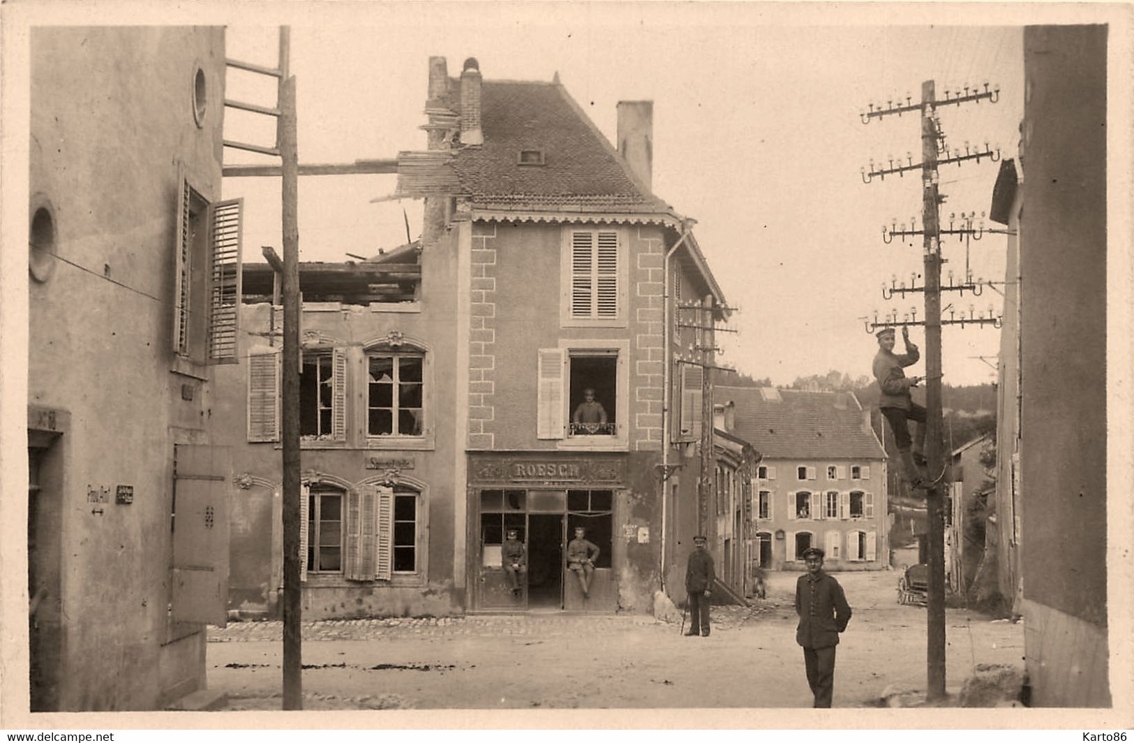 Blamont * Carte Photo * Rue Du Bourg Du Village * Bombardement * Commerce Magasin ROESCH - Blamont