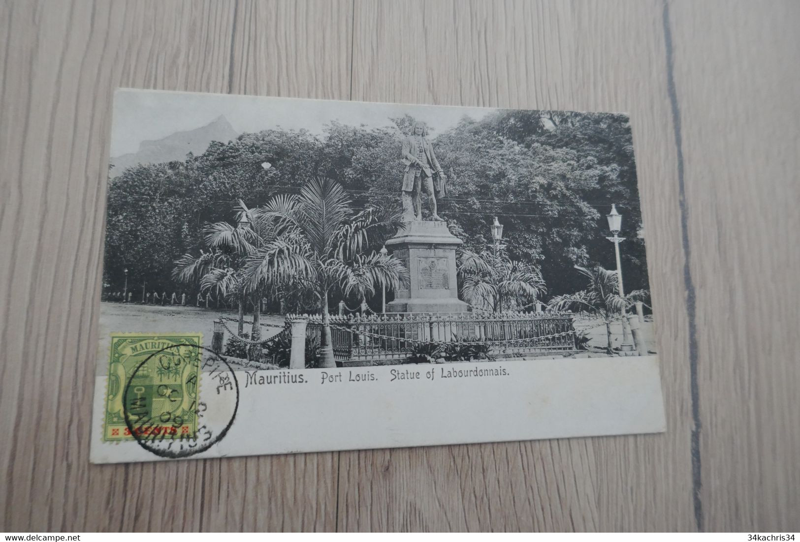 CPA Ile Maurice  One Old Stamp Old Port Louis Statue Of Lbourdonnais - Maurice