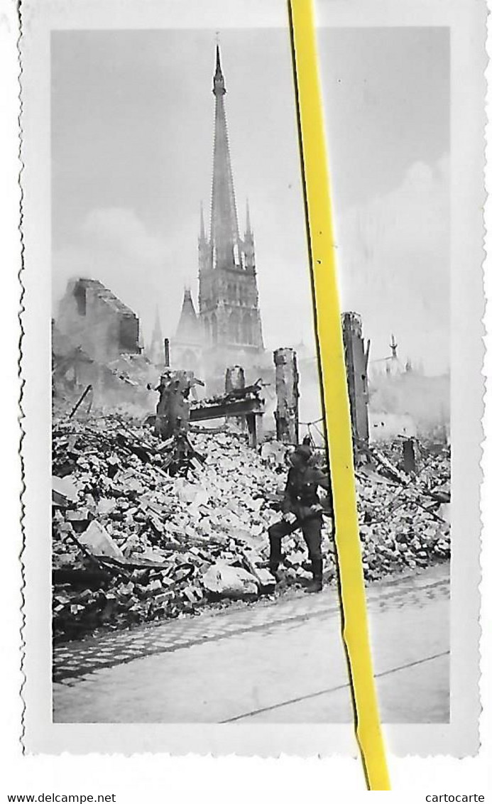 76 030 ROUEN QUARTIER CATHEDRALE DESTRUCTIONS SOLDAT ALLEMAND 1940 - Guerra, Militari