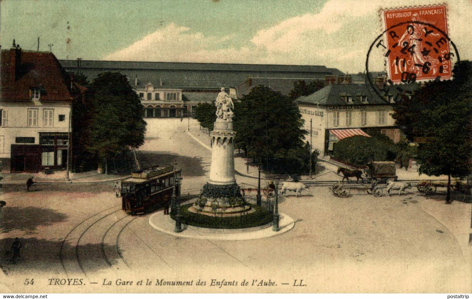 Troyes La Gare Et Le Monument Des Enfants De L'Aube  10Aube France Frankrijk Francia - Troyes