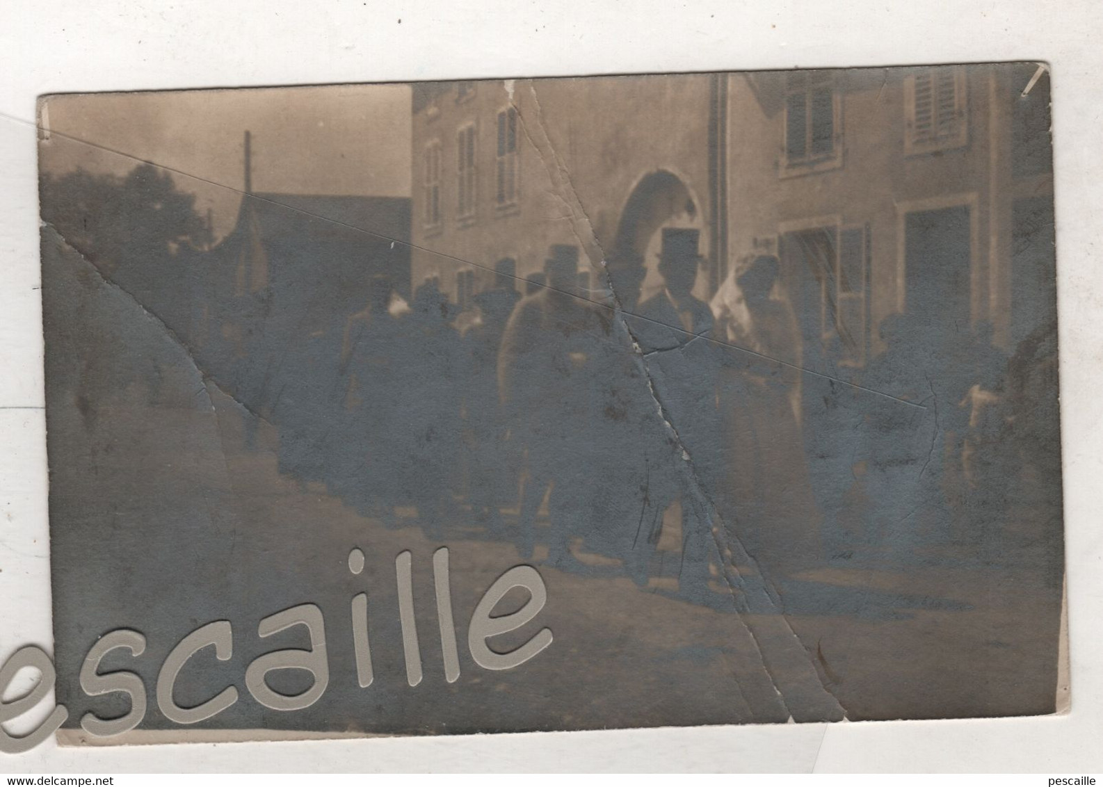 CARTE PHOTO A LOCALISER NOTEE B. Aux C. EN LORRAINE UN MARIAGE DANS UNE COMMUNE DU FRONT - LE CORTEGE SE REND A L'EGLISE - Noces