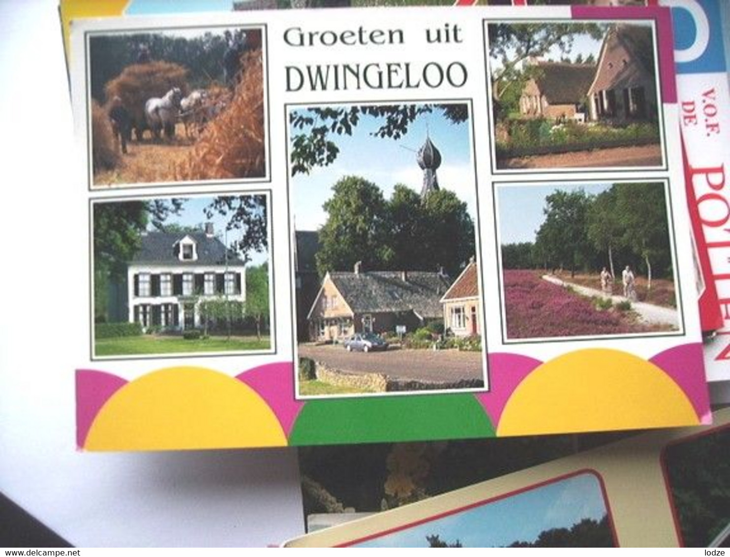 Nederland Holland Pays Bas Dwingeloo Met Huizen En Fietsers Over De Heide - Dwingeloo