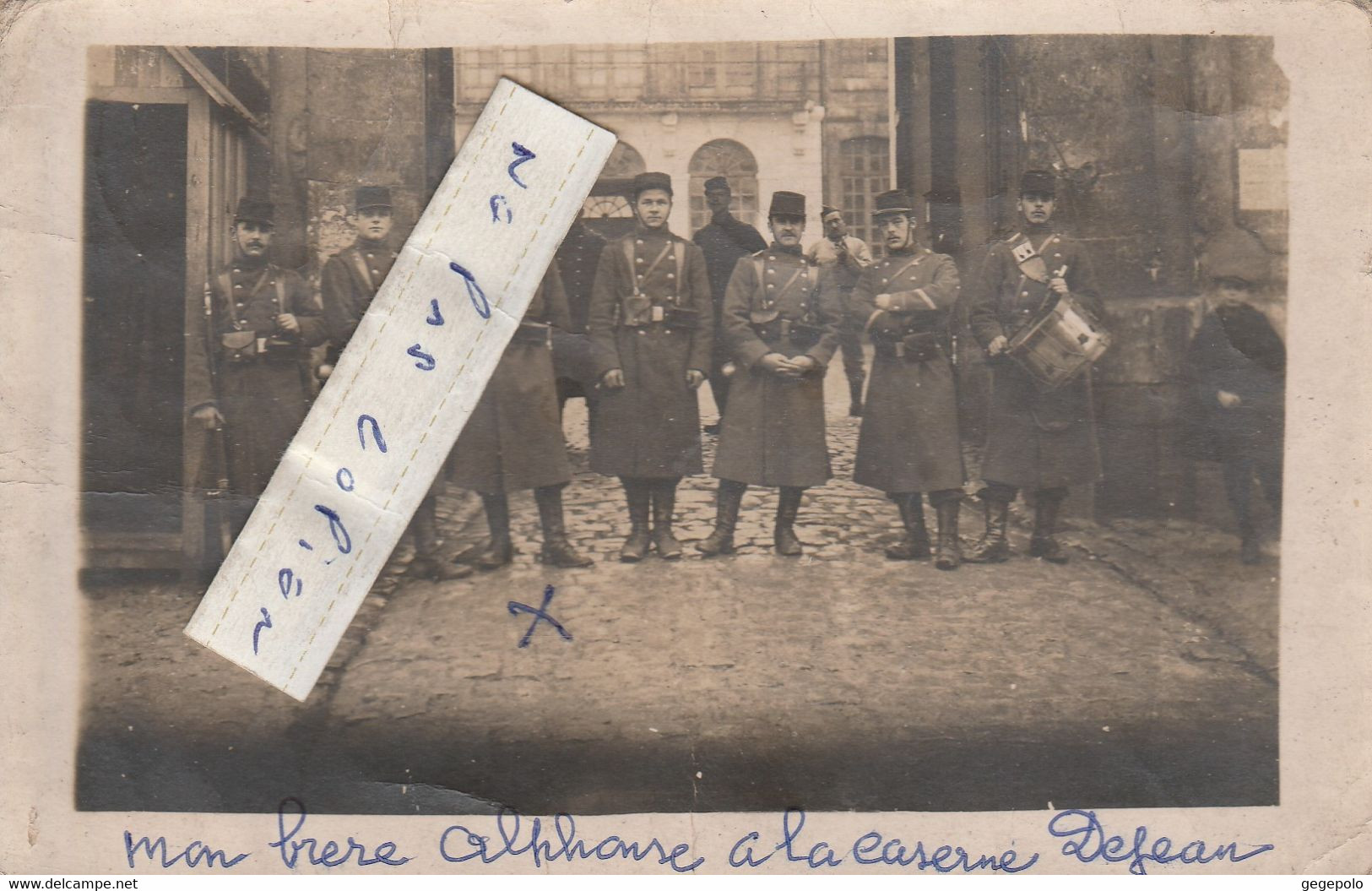 AMIENS  - Des Militaires Qui Posent Devant La Caserne DEJEAN En 1912  ( Carte Photo ) - Amiens