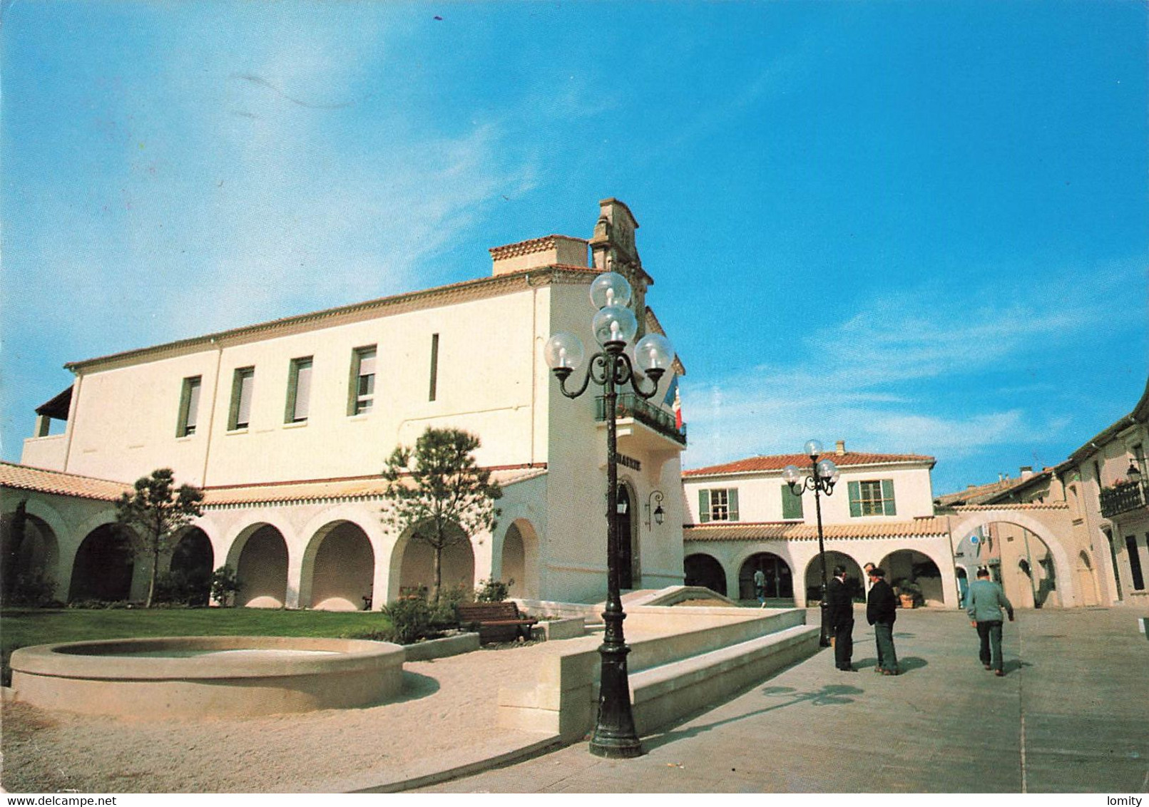 30 Vergeze Place De La Mairie - Vergèze