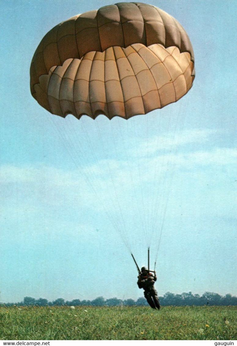 CPM - PARACHUTISME - Arrivée Au Sol - Edition T.A.P.Segalen - Parachutisme