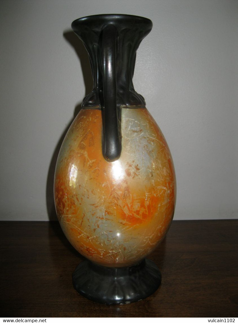 ANCIEN VASE AMPHORE EN FAIENCE NUMEROTEE - EFFET BRONZE ET MARBRE MOIRE - Autres & Non Classés