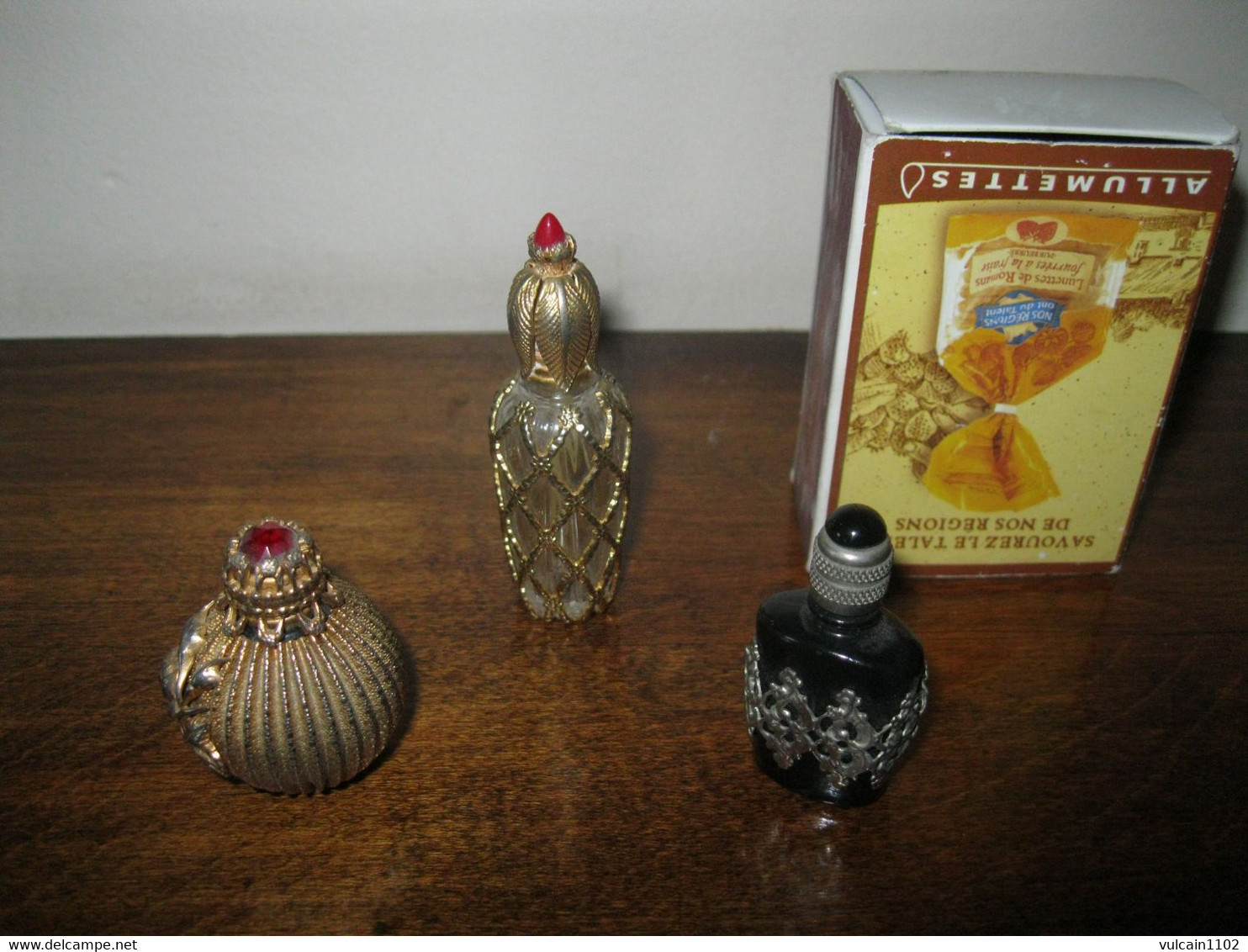 MINIATURE - ANCIENS FLACONS DE PARFUM MINIATURES EN VERRE SERTI - BIBELOTS - OBJETS DE VITRINE - Mignon Di Profumo (senza Box)