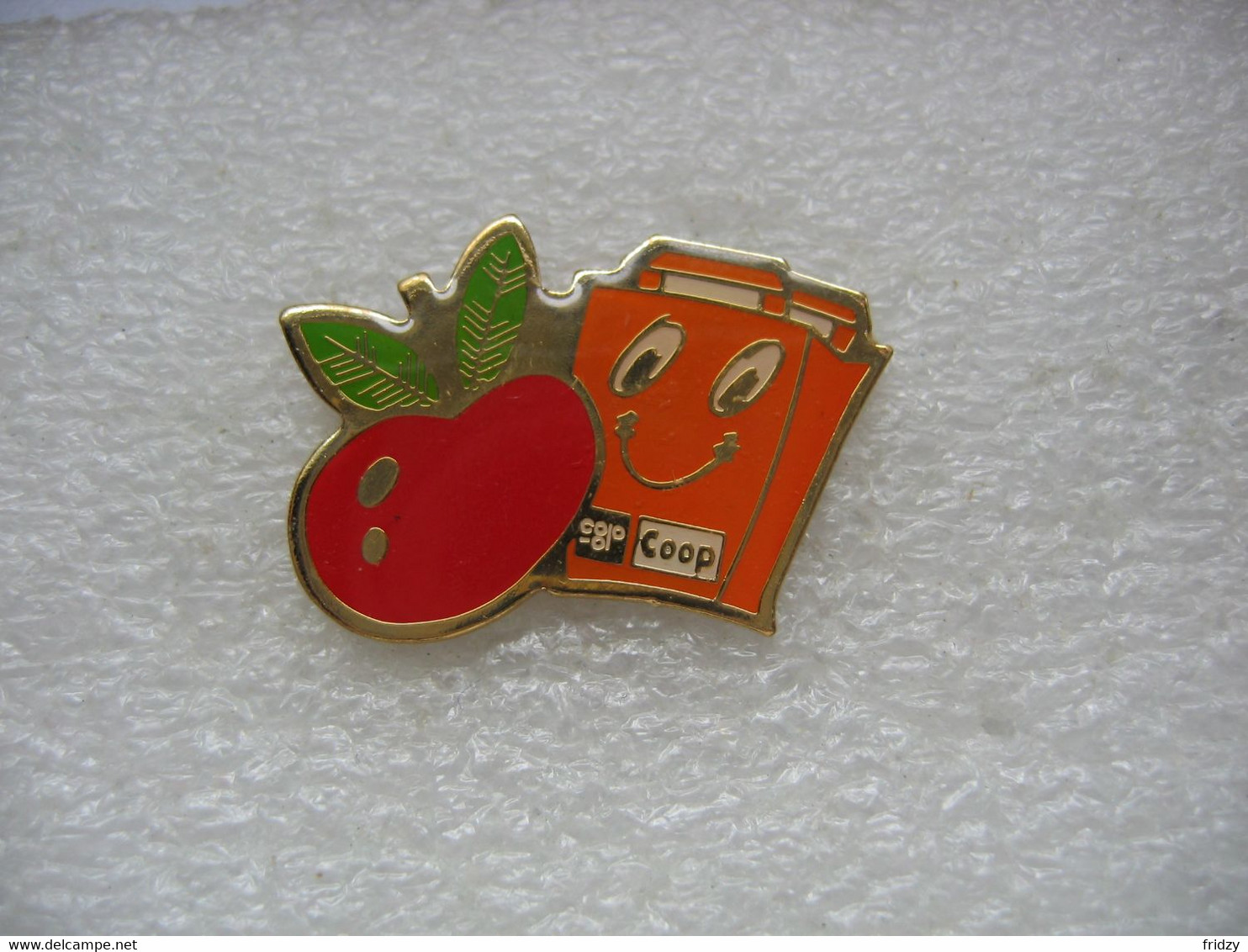 Pin's D'une Pomme Rouge De Chez COOP - Alimentazione