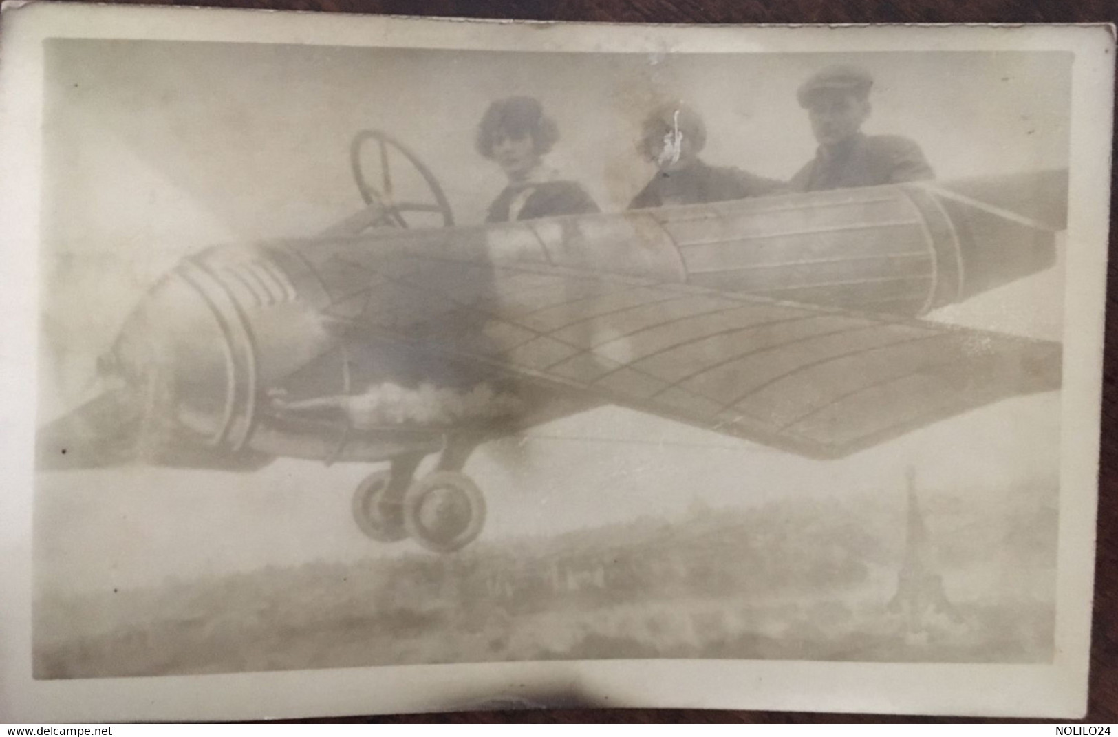 CPA-Photo, Montage, 2 Femmes (Margot Et Lulu) Et Un Homme(Camille) Dans Un Avion, Papier Guilleminot? - Photographs