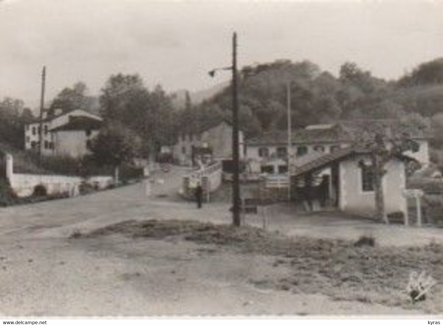 Cpsm 10x15 . Pays Basque . DANCHARIA (64) La Douane - Douane