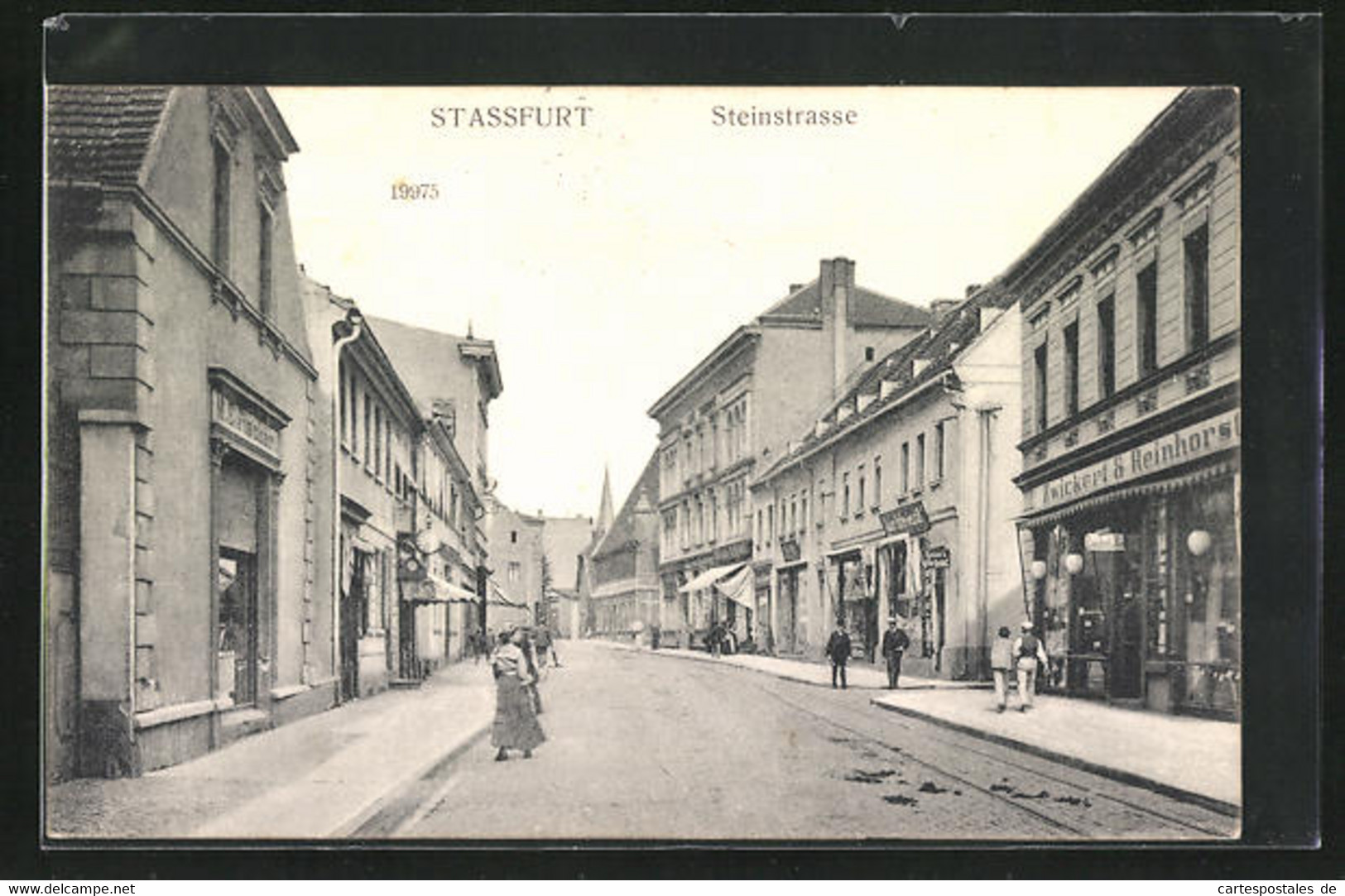 AK Stassfurt, Steinstrasse Mit Passanten - Stassfurt