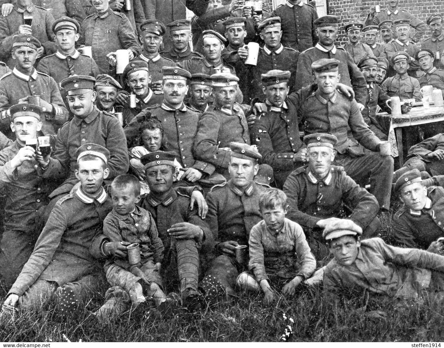 Allemande  Carte Photo - Garde Regiment Wavrin Frankreich Enfants Bier Krug 2-2 - Guerre14-18 WWI 1.WK - 1914-18