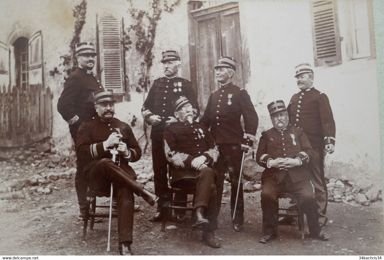 Photo Originale  16.5 X 12 Collée Sur Carton Groupe Officiers Médailles Décorations Dont  126 ème 136 ème - War, Military