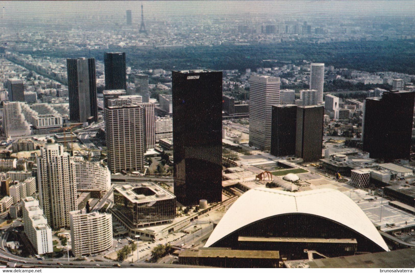 LE QUARTIER DE LA DEFENSE - La Defense