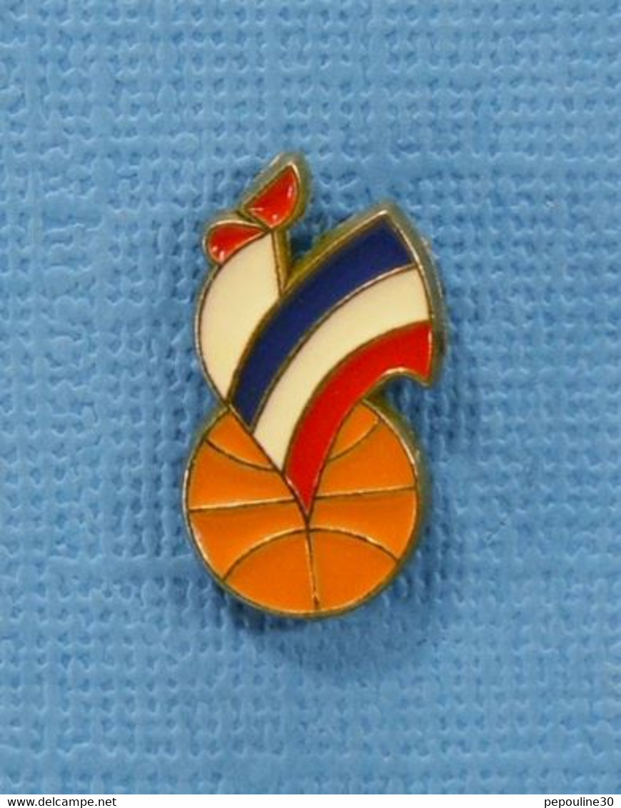 1 PIN'S //  ** LE COQ SPORTIF TRICOLORE / FÉDÉRATION FRANÇAISE DE BASKET BALL ** - Basketball