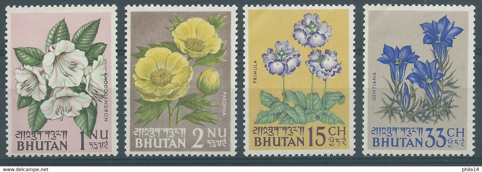 LOT DE 4 TIMBRES ** BHUTAN BHOUTAN / THEME FLEURS - Bhoutan