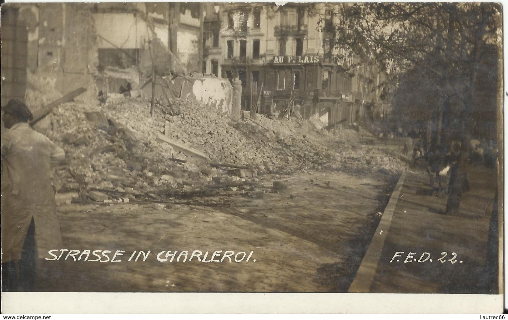 Charleroi, Carte-photo, Ruines Bombardement Guerre 1914 Rue De La Montagne (à L'arrière-plan Magasin Palais Du Commerce) - Charleroi