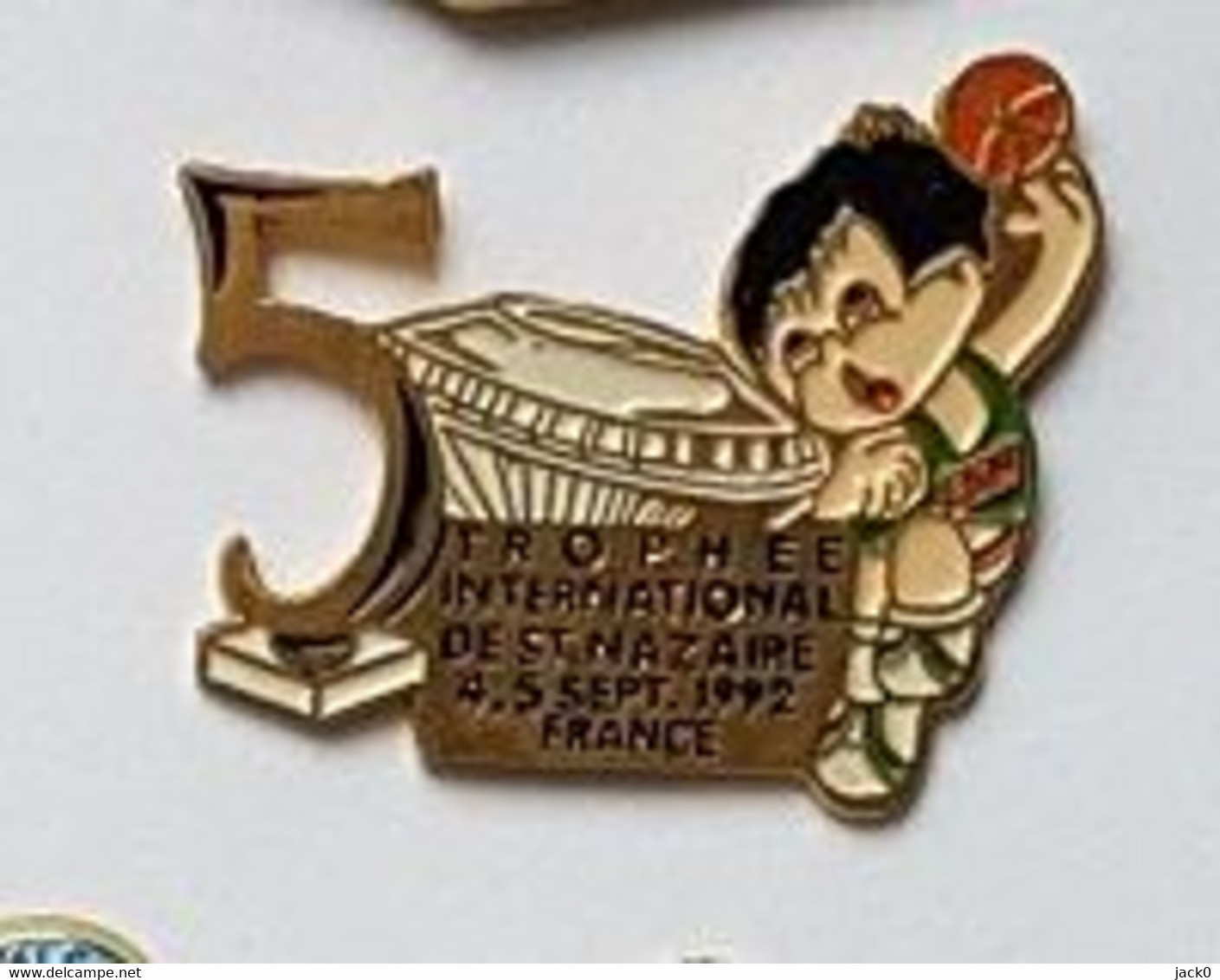 Pin's  Sport  Basket - Ball, ?  E S N, 5  TROPHEE  INTERNATIONAL  DE  ST  NAZAIRE  4 - 5  SEPTEMBRE  1992 - Basketball