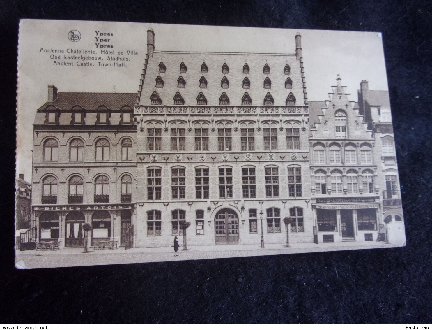 Ypres. Hôtel De Ville .Voir 2 Scans . - Ieper