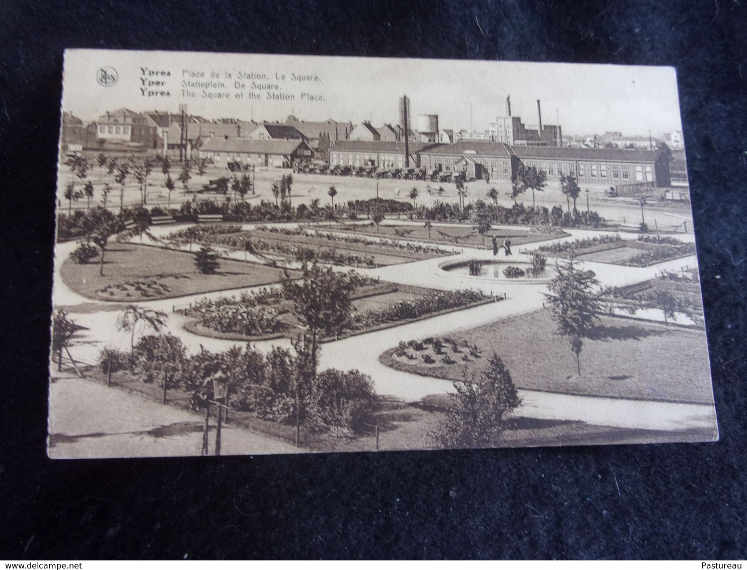 Ypres. Place De La Station. Le Square  . Voir 2 Scans . - Ieper