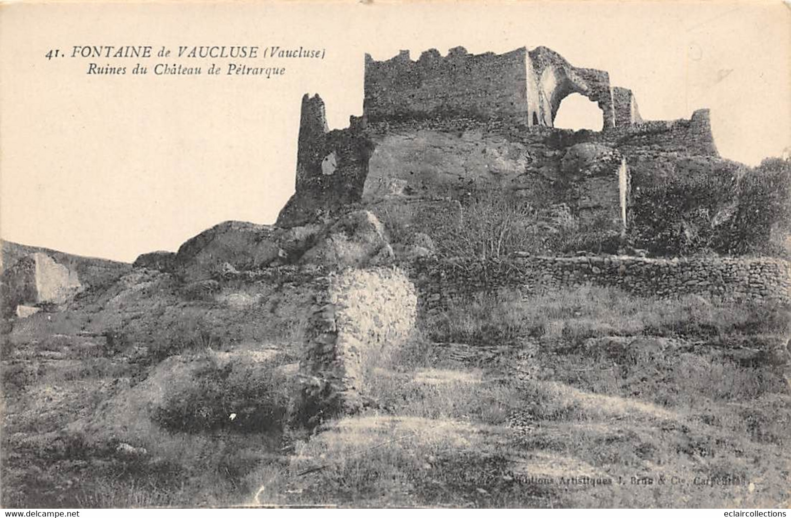 Fontaine De Vaucluse        84       Ruines Du Château Pétrarque.        (voir Scan) - Autres & Non Classés