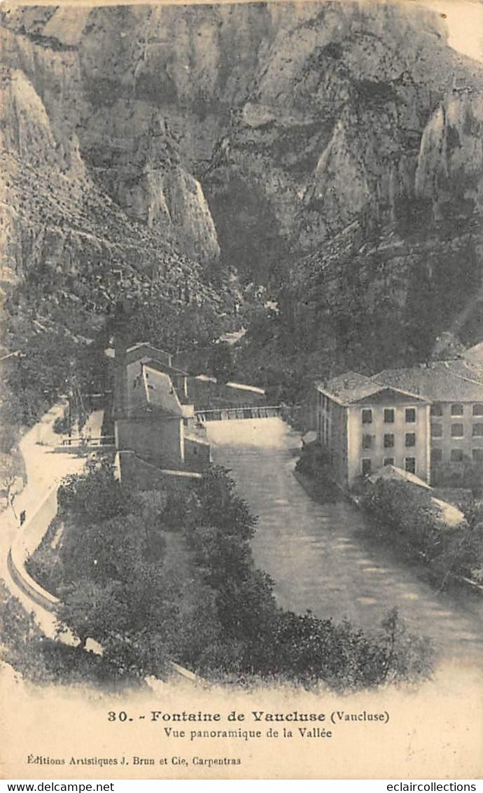 Fontaine De Vaucluse        84          Vue Panoramique De La Vallée     (voir Scan) - Autres & Non Classés