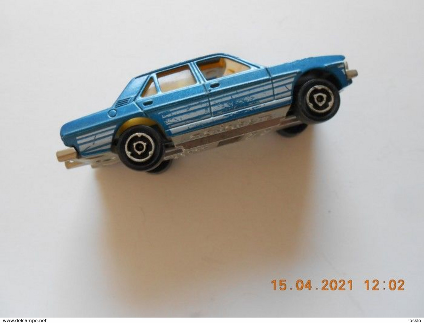 MAJORETTE 1970/80 / REF238 PEUGEOT 604 ANDES BLANCE SUR LE COTE CAPOT OUVRANT - Echelle 1:160