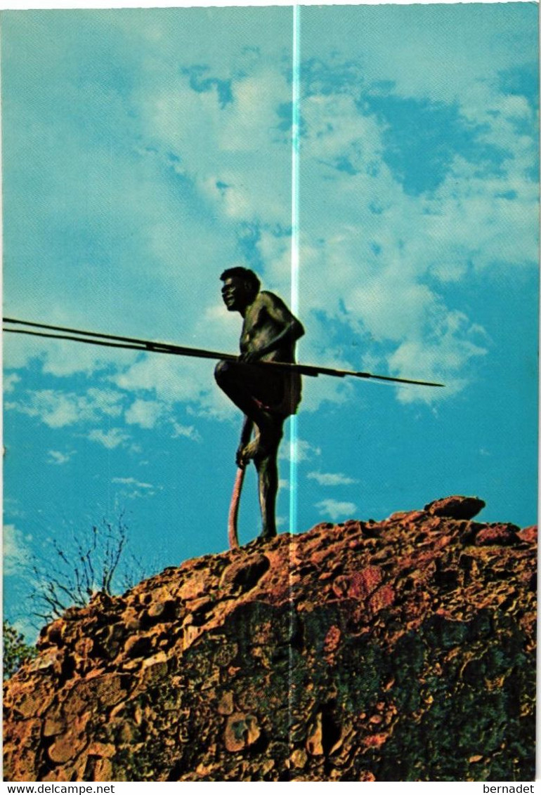 AUSTRALIE .. ABORIGINAL HUNTER . 1975  ( Trait Blanc Pas Sur Original ) - Aborigènes