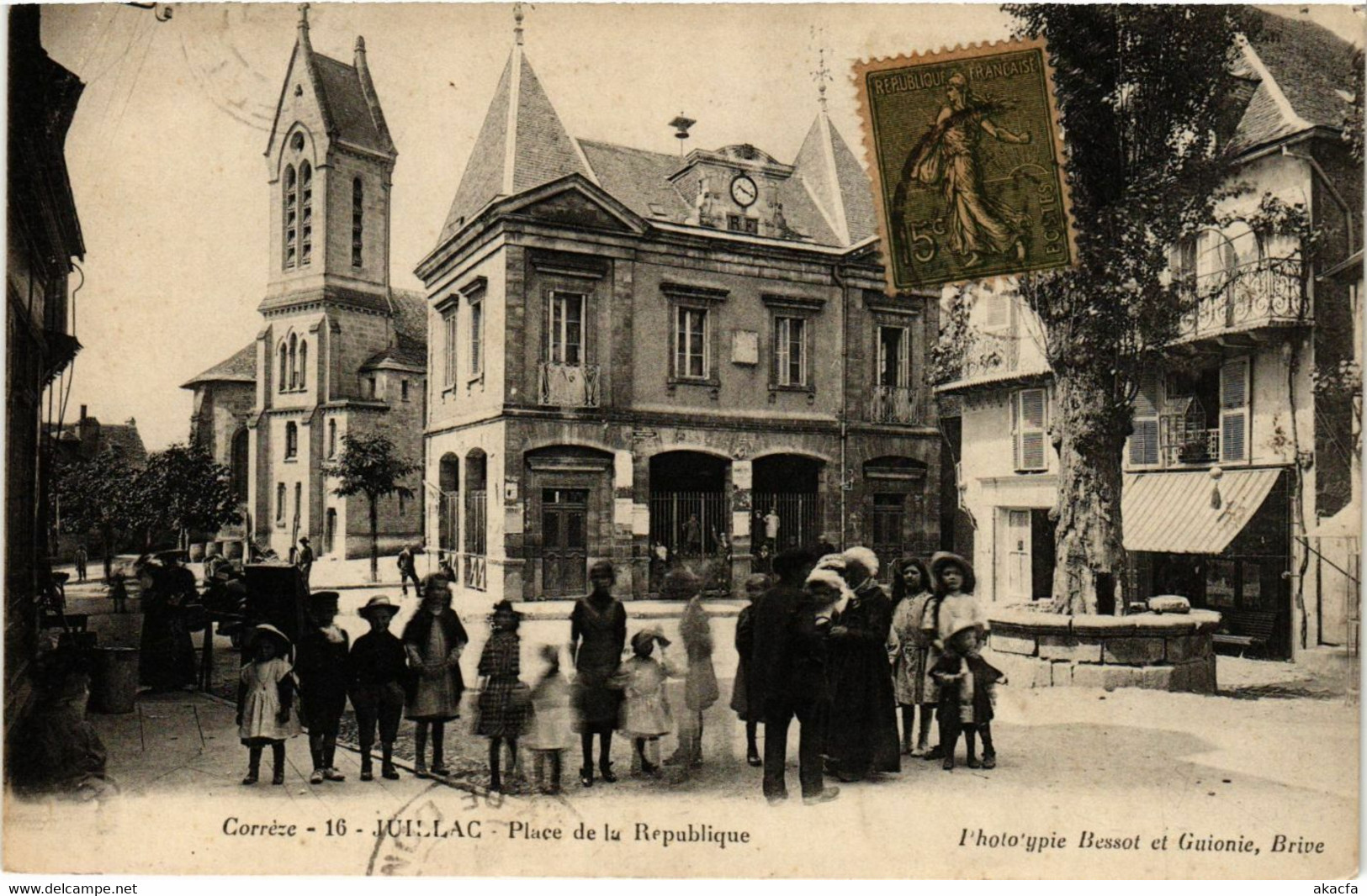 CPA AK JUILLAC - Place De La Republique (692647) - Juillac