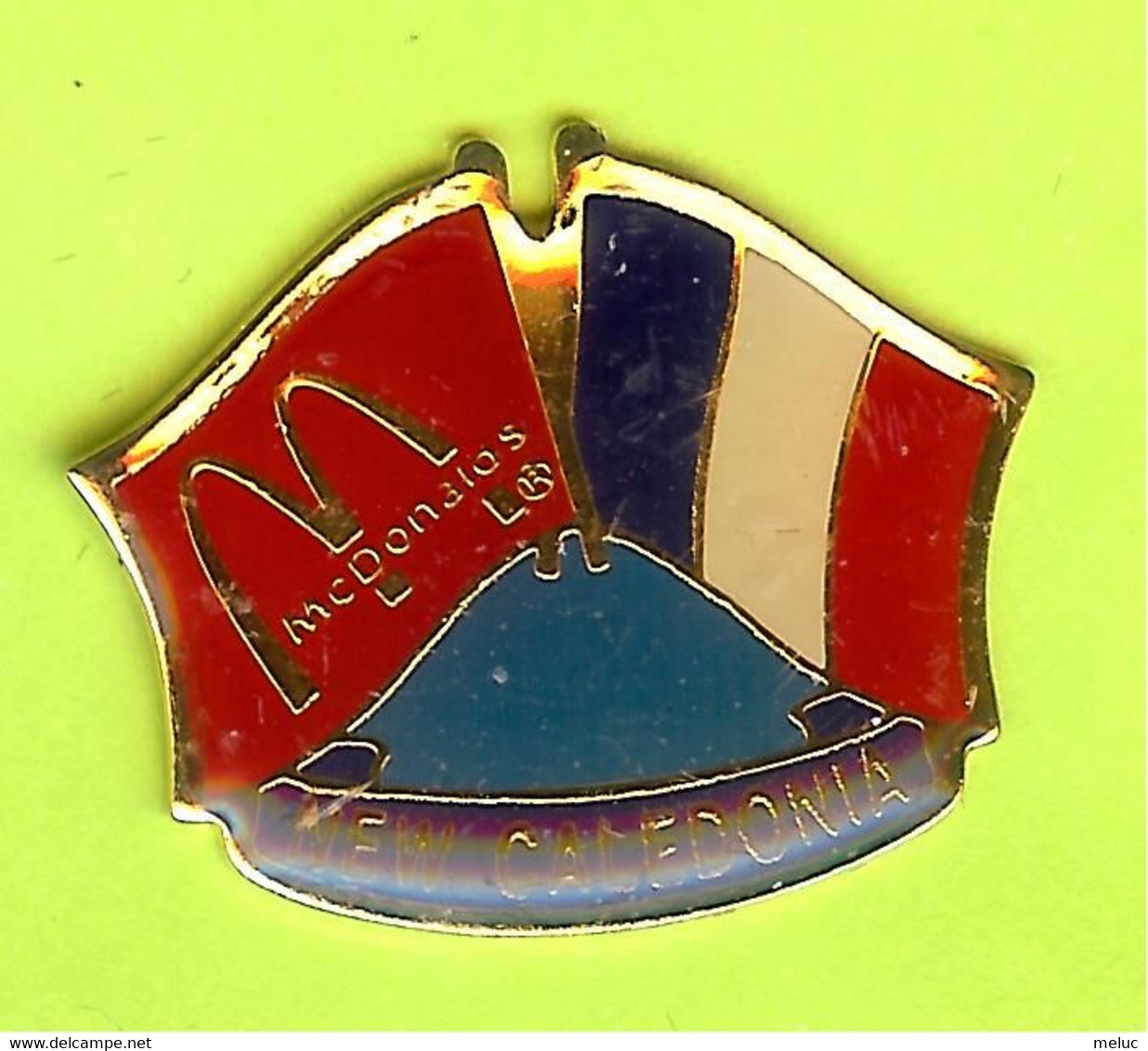 Pin's Mac Do McDonald's Drapeau Nouvelle Calédonie  / New Caledonia ( 1er Restaurant 19??) - 9X30 - McDonald's