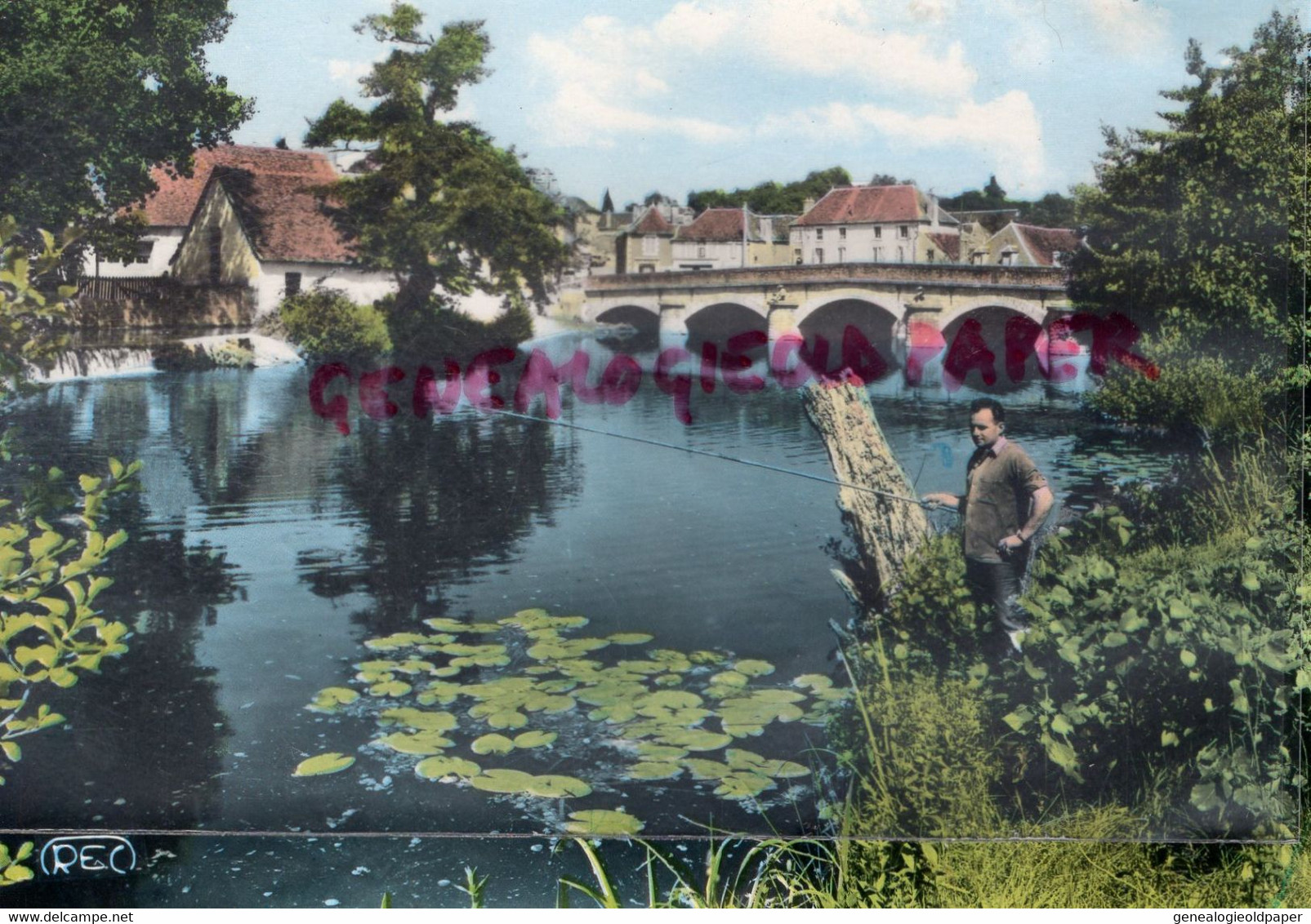 86- LA TRIMOUILLE - LE PONT SUR LA BENAIZE ET L' ANCIEN MOULIN -1965  PECHE  A LA LAIGNE -VIENNE - La Trimouille