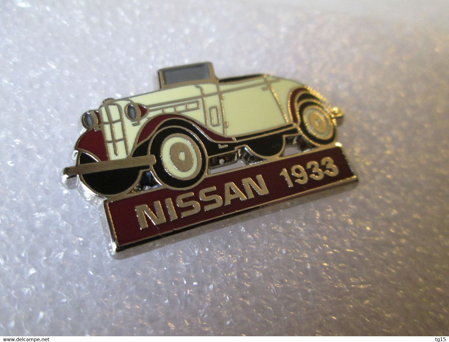 PIN'S    NISSAN   1933   DATSUN 15 ROADSTER   Zamak   AMC - Sonstige & Ohne Zuordnung