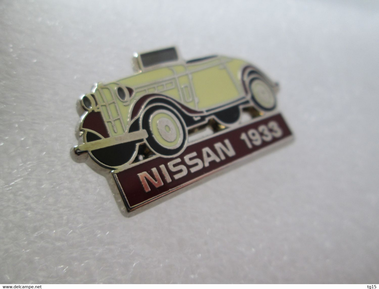 PIN'S    NISSAN   1933   DATSUN 15 ROADSTER   Zamak   AMC - Sonstige & Ohne Zuordnung