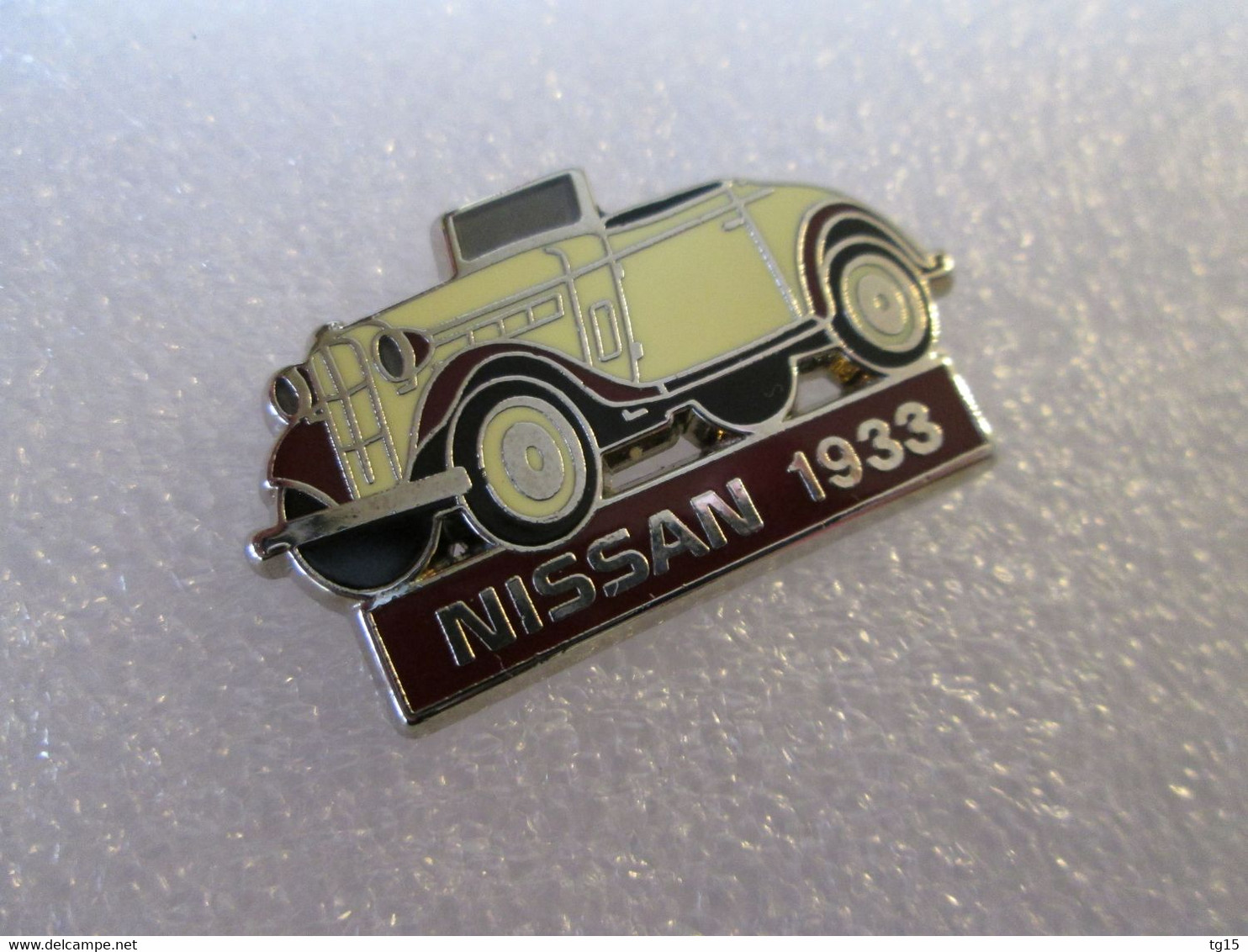 PIN'S    NISSAN   1933   DATSUN 15 ROADSTER   zamak   AMC