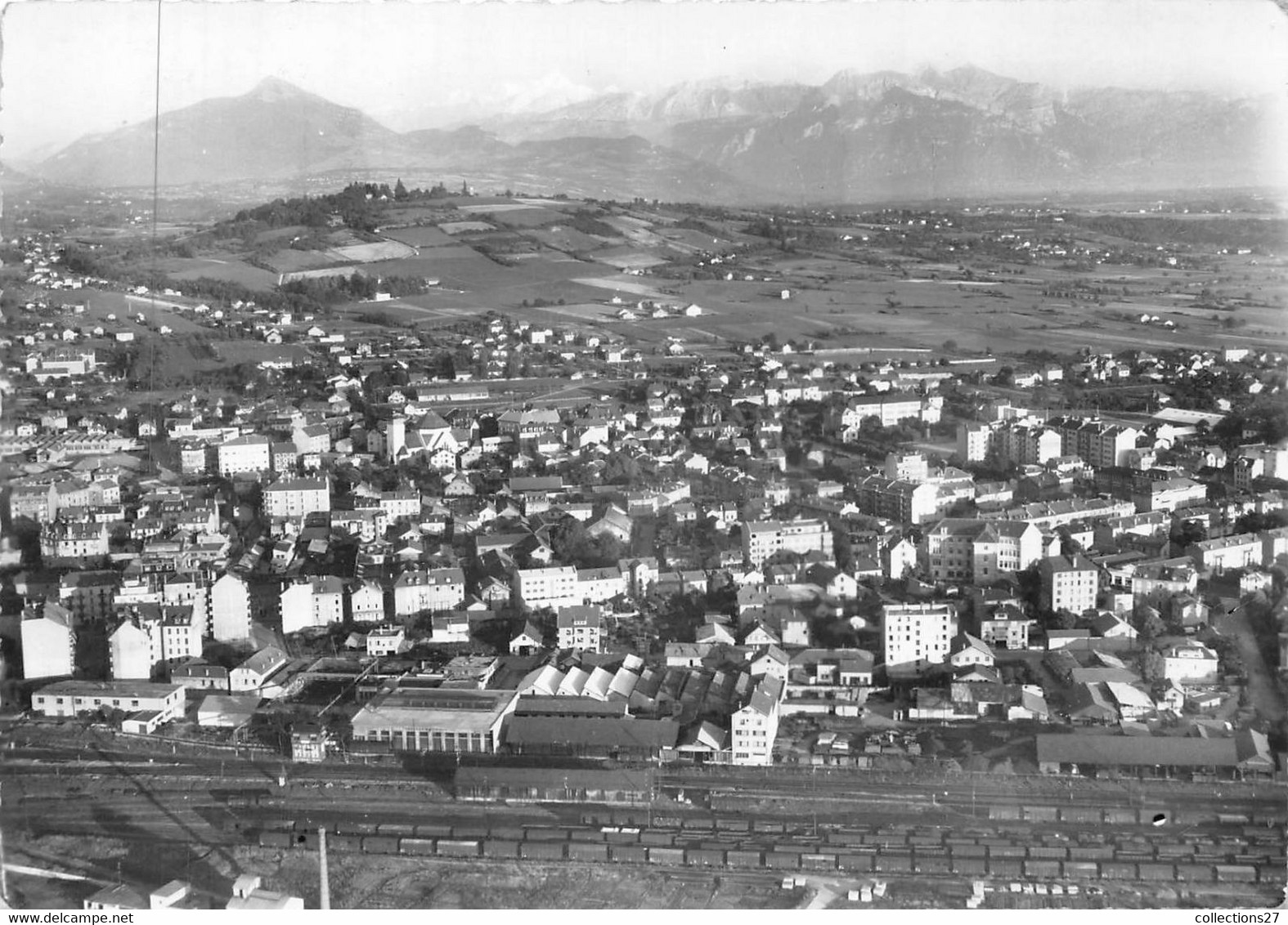 74-ANNEMASSE- VUE GENERALE AERIENNE DANS LE FOND LE MONT-BLANC - Annemasse