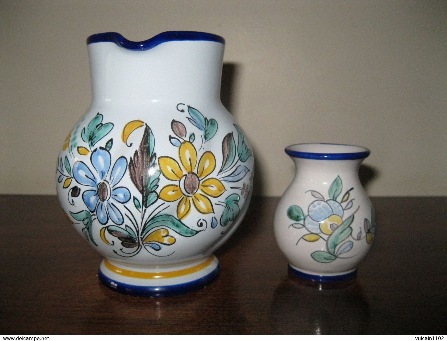 PETIT PICHET ET VASE MINIATURE EN FAIENCE DE NEVERS SIGNE JEAN MONTAGNON