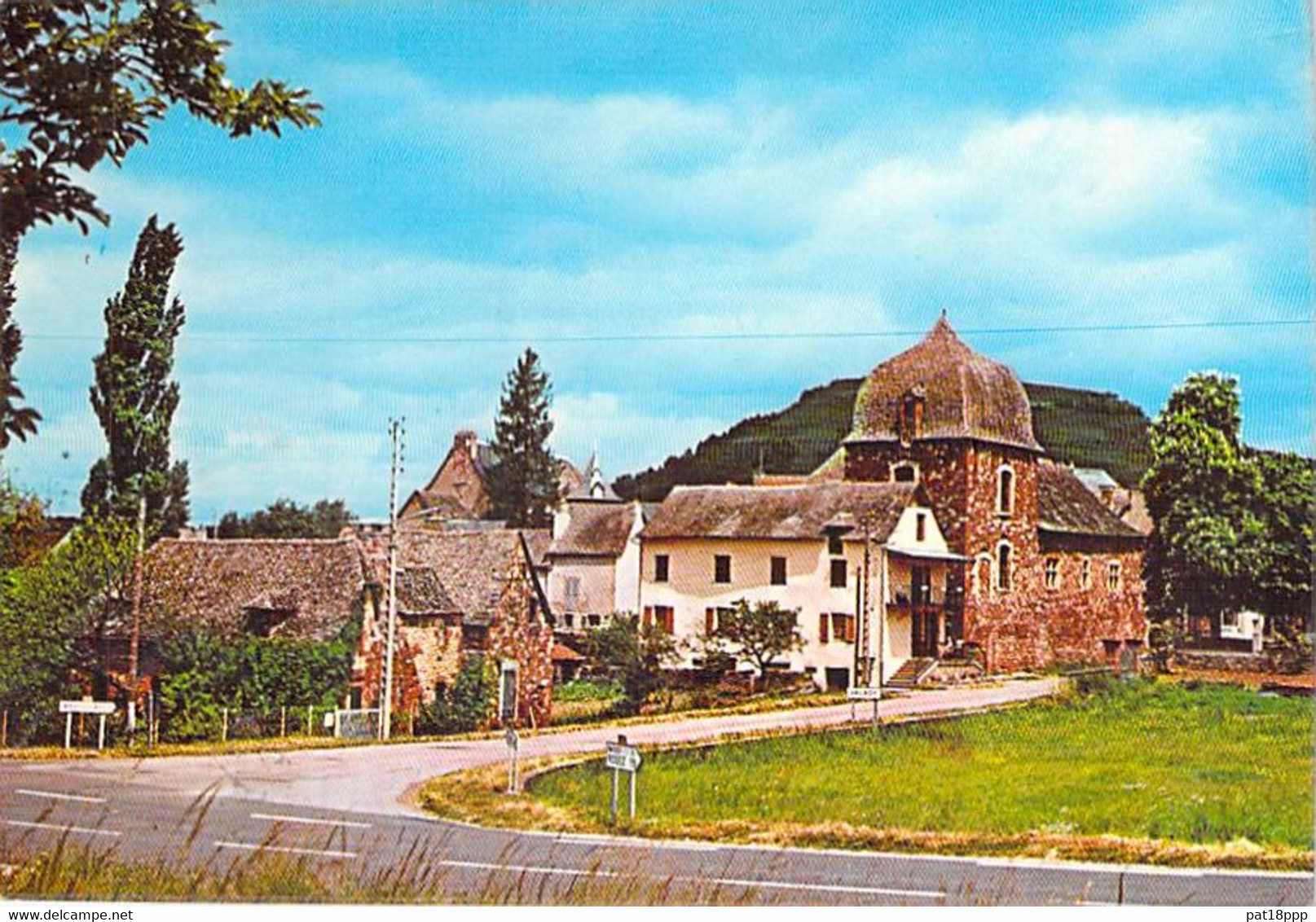 12 - VALADY : Une Vue De Ce Village Pittoresque - CPSM CPM Village ( 1.510 H ) Grand Format - Aveyron - Andere & Zonder Classificatie
