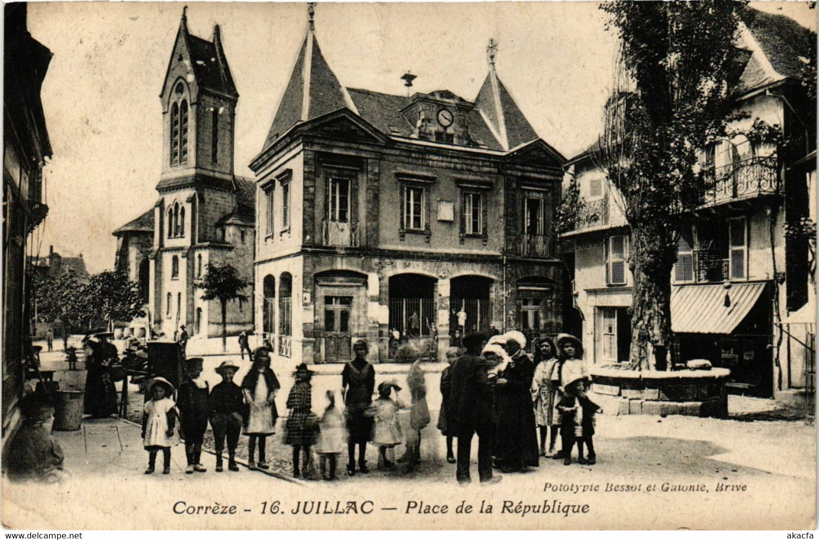 CPA JUILLAC - Place De La Rebublique (692521) - Juillac