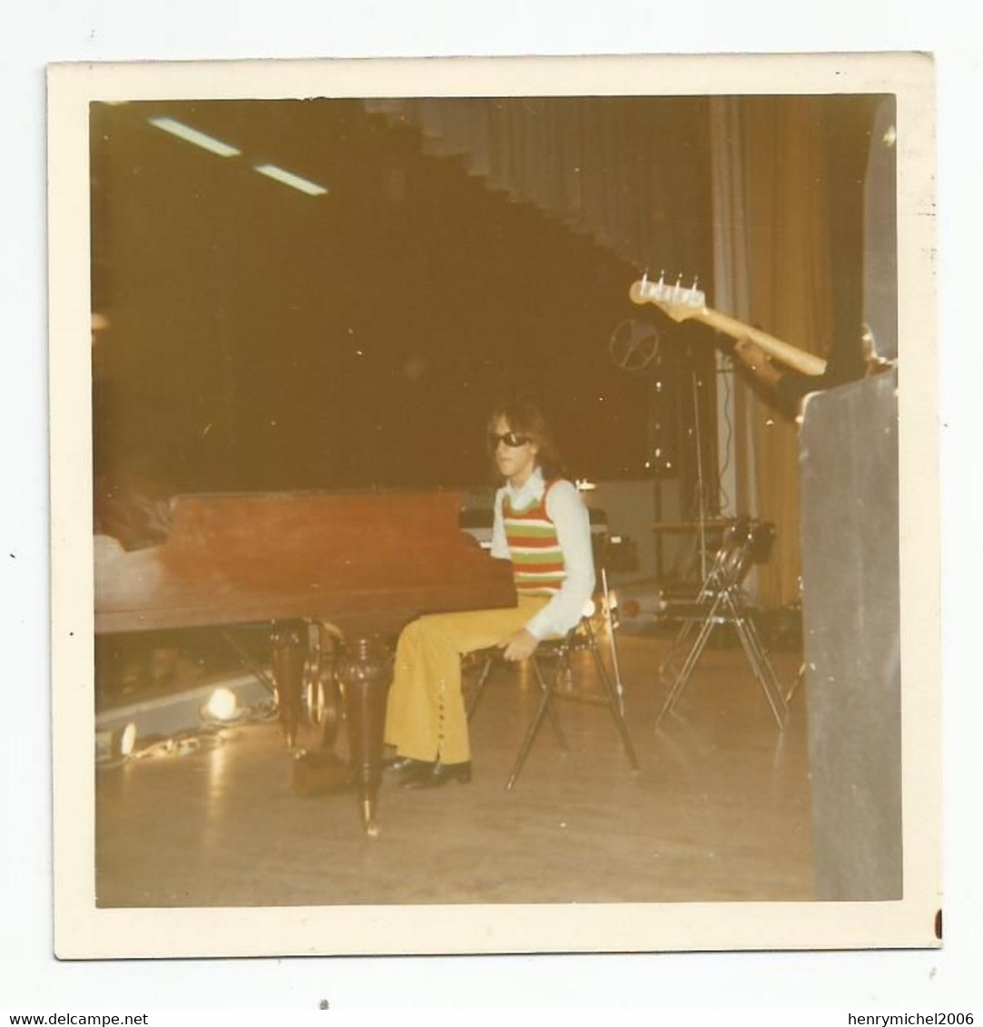 Photographie Chanteur Pianiste Piano Gilbert Montagné ?  Photo 8,8x8,8, Cm Env - Personalidades Famosas