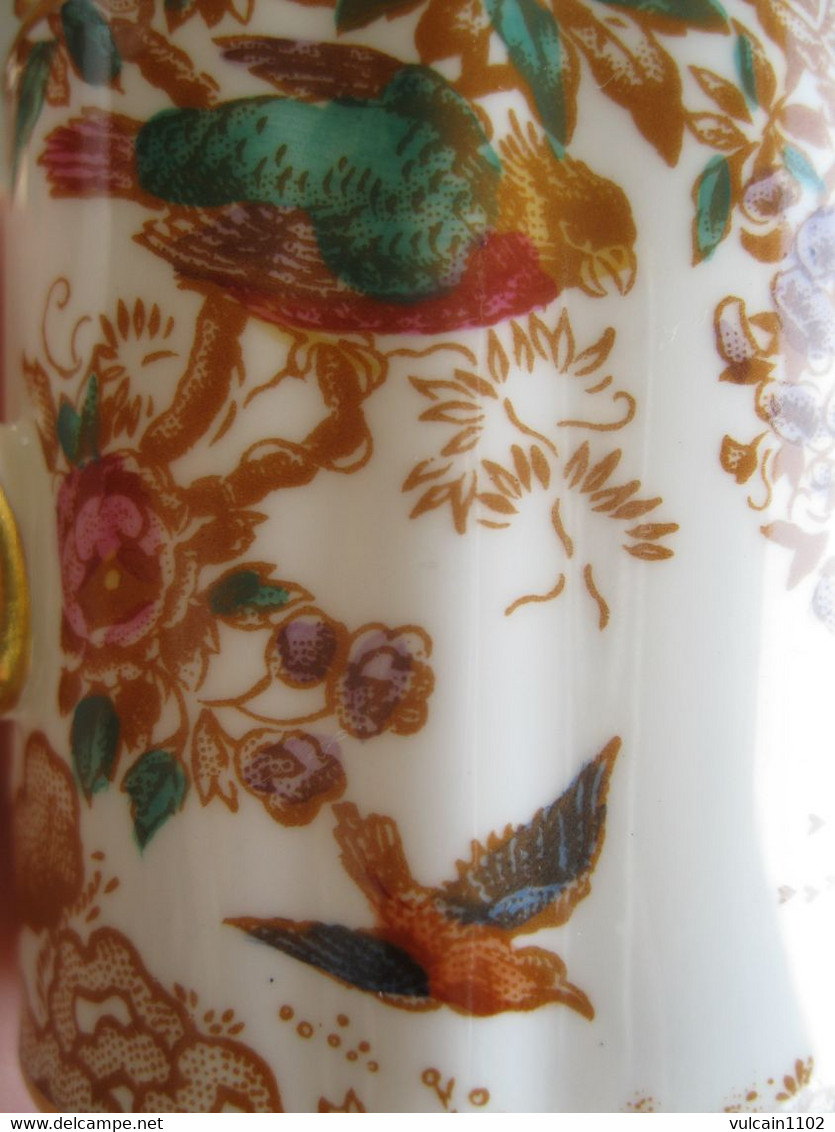 POT A LAIT CREMIER - BIBELOT - OBJET DE VITRINE - EN PORCELAINE ANGLAISE ROYAL CROWN DERBY "OLDE AVESBURY"