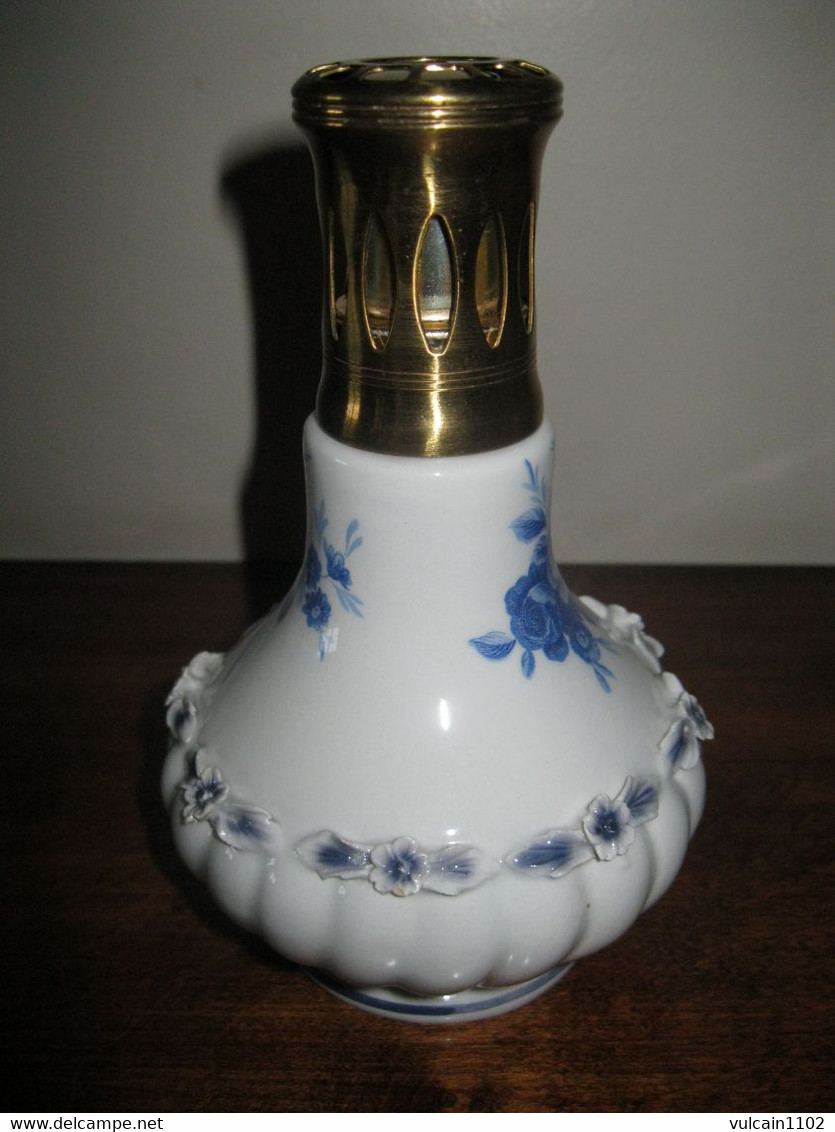 ANCIENNE LAMPE BERGER MODELE CM CAPODIMONTE BLEUE CIRCA 1969 - 1972 - Capodimonte (ITA)