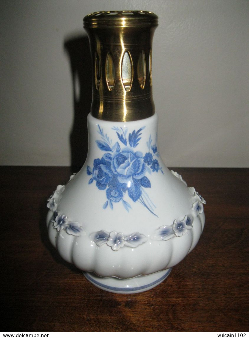 ANCIENNE LAMPE BERGER MODELE CM CAPODIMONTE BLEUE CIRCA 1969 - 1972 - Capodimonte (ITA)