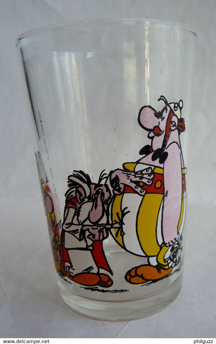 RARE VERRE PUBLICITAIRE ASTERIX AMORA 1968 19b OBELIX BRAIES JAUNES - Dishes