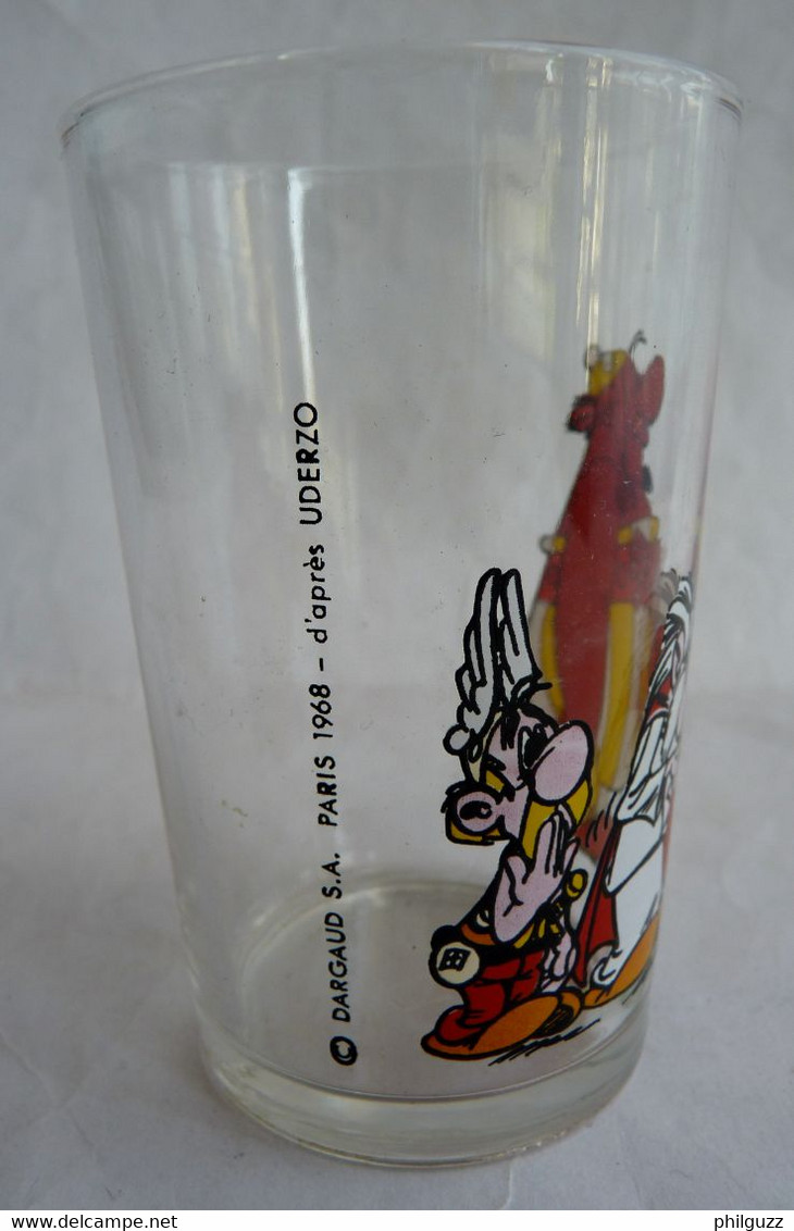 RARE VERRE PUBLICITAIRE ASTERIX AMORA 1968 19b OBELIX BRAIES JAUNES - Art De La Table